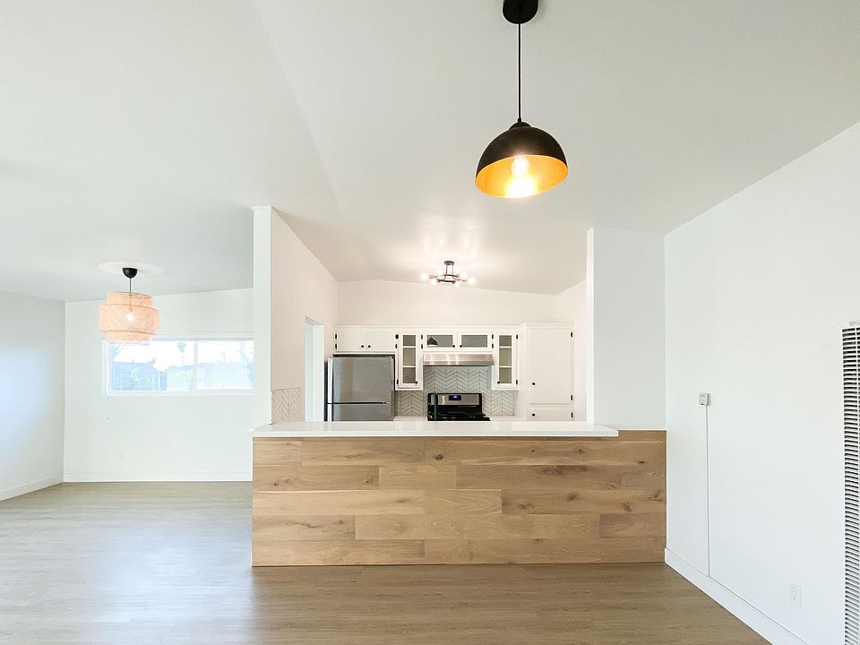 1st image of 831 S Flower St #9