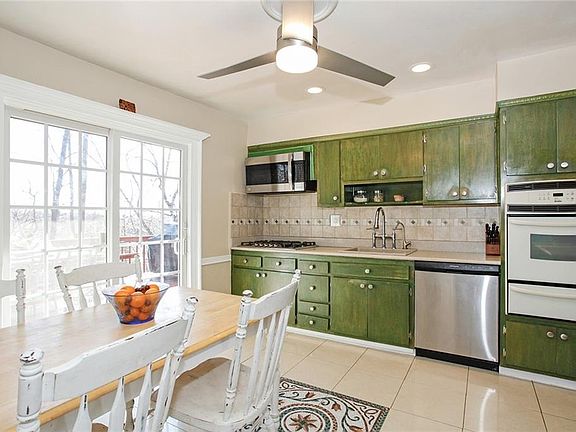 2nd image of 29 Gerardine Pl