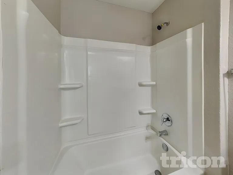 5118 Everett Loop — Photo 8
