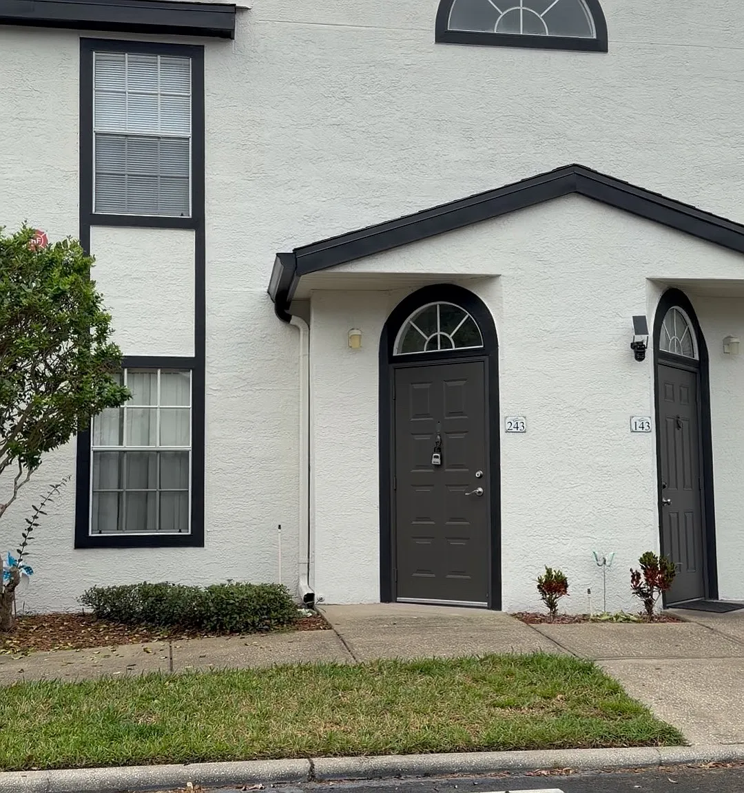 1613 Columbia Arms Cir — Photo 2