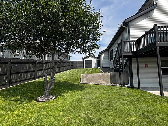 5th image of 262 Hillcrest Dr