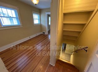 1071 S Roanoke Ave, Springfield, MO 65807