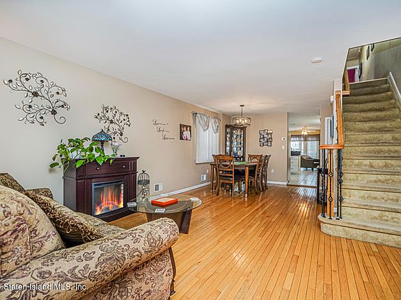 3rd image of 423 Annadale Rd