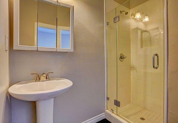 5th image of 2352 S Portland St #2352