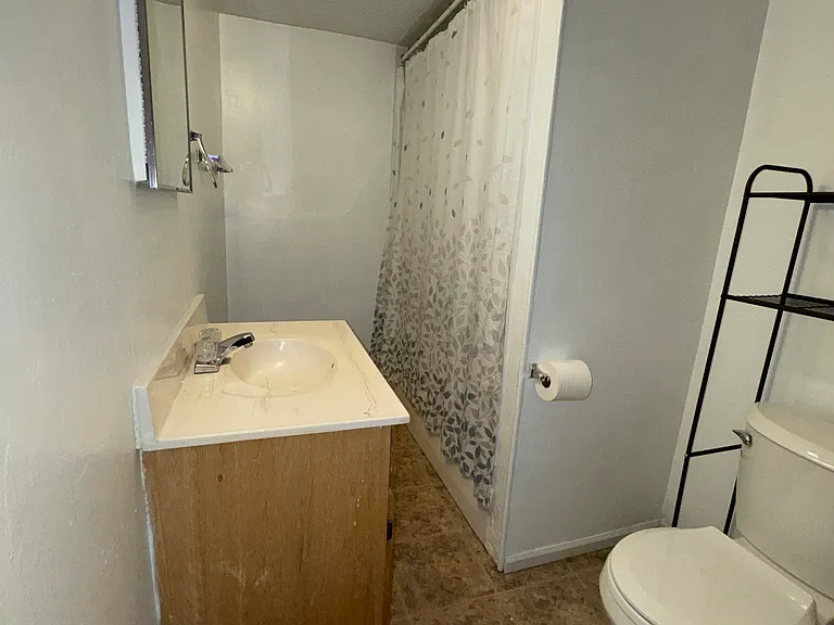 319 S 6th St #B — Photo 4