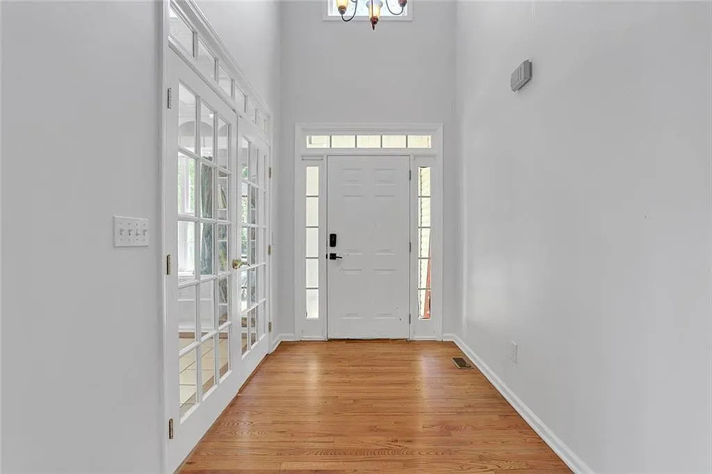 4 bed, 2.5 bath, 4286 sqft, $2,700 — Photo 3