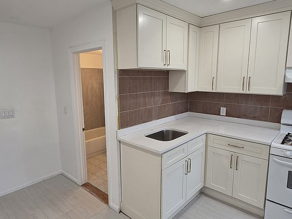 2nd image of 206 Chelsea St APT 3