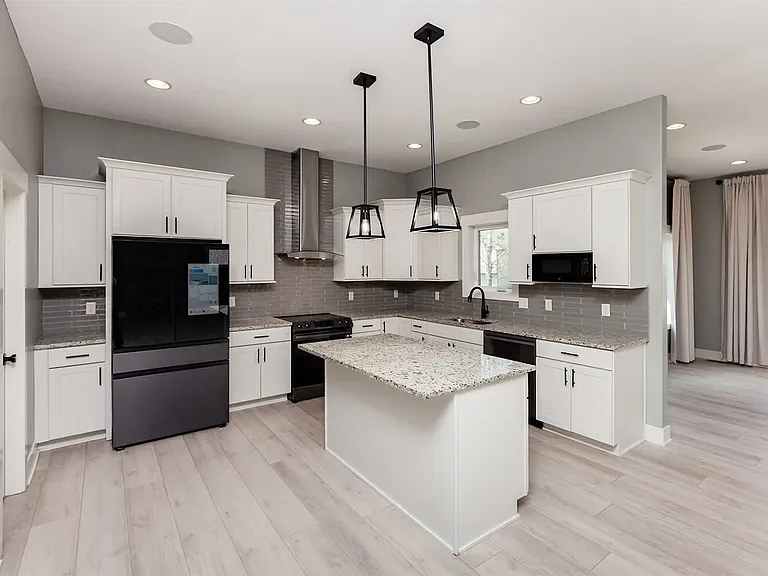 4104 Lakeland Ct — Photo 3