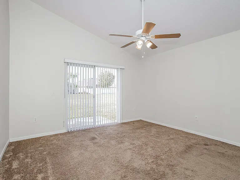 1300 Creekview Ct — Photo 10