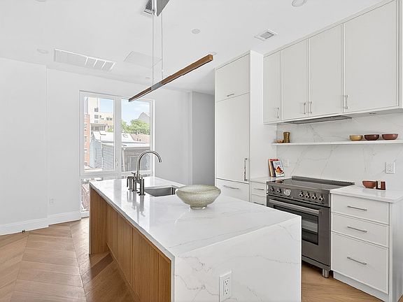 3rd image of 222 16th St #3C