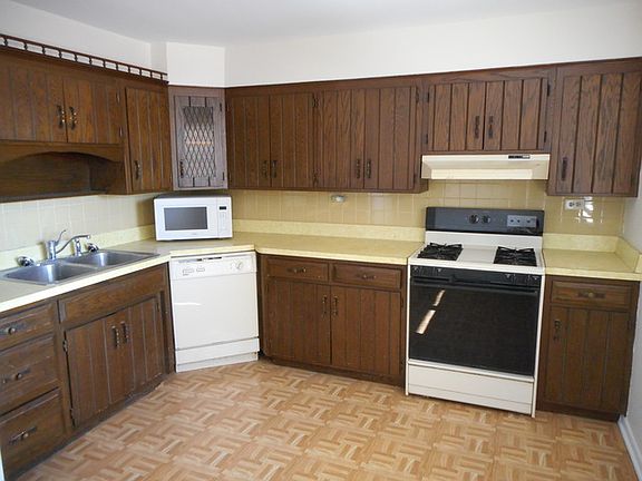 4th image of 4572 N Milwaukee Ave APT 2H
