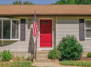 31 Walnut Hill Rd, East Lyme, CT 06333