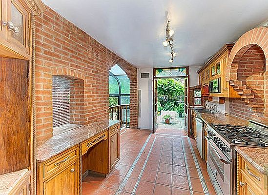 3rd image of 137 W 81st St APT 1