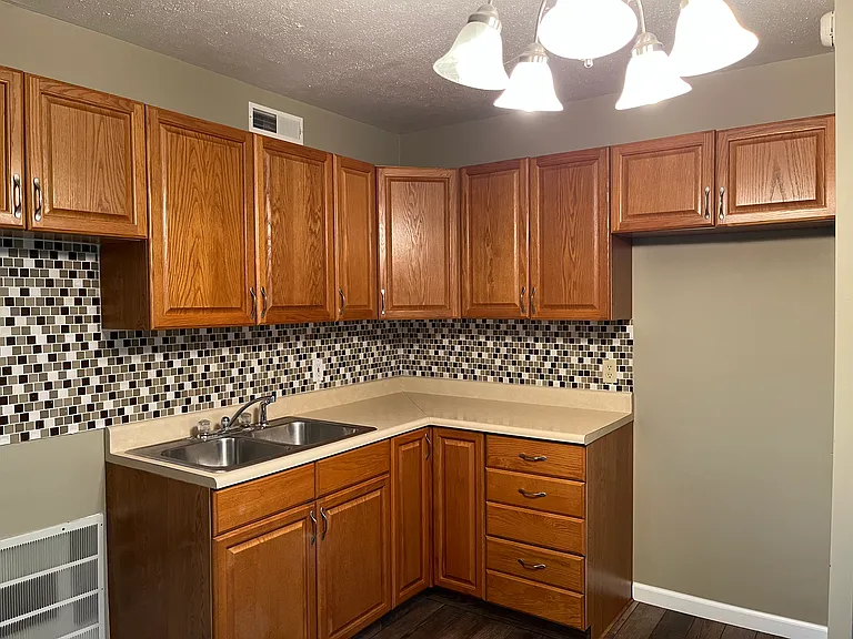 360 Avon Dr — Photo 15