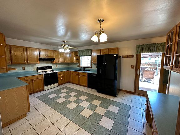4th image of 2924 Coral Dr