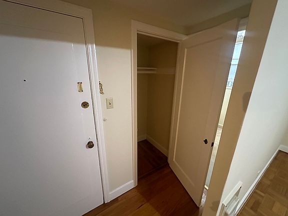 4th image of 2146 Van Ness Ave #28R