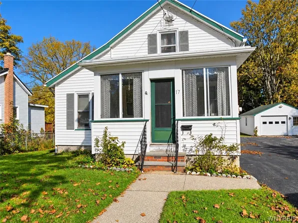 17 Union St, Le Roy, NY 14482