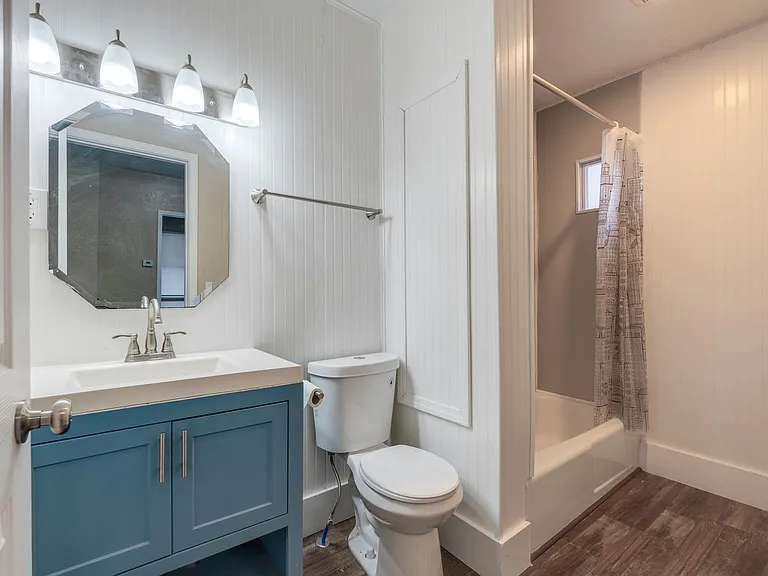 426 E Lake St — Photo 14