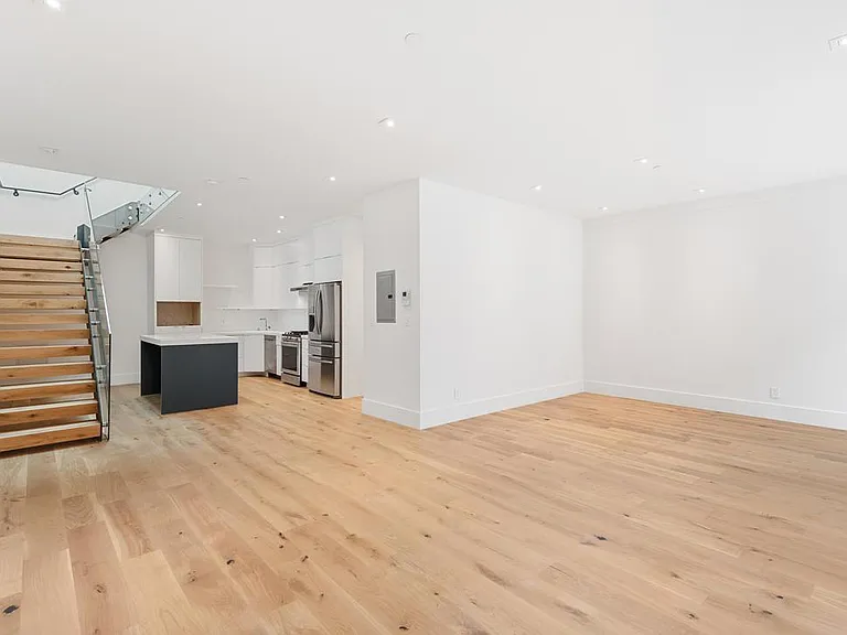 807 Treat Ave — Photo 2