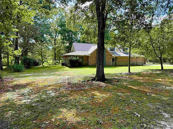 3rd image of 3995 Lakewood Dr