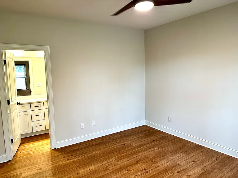 525 N Linwood Ave — Photo 18