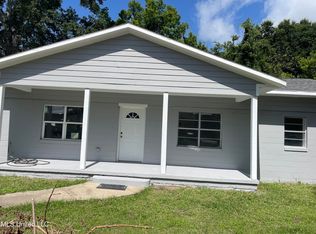 241 Spanner Ln, Biloxi, MS 39530