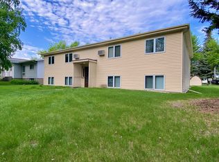 525 Oxford St #3, Grand Forks, ND 58203