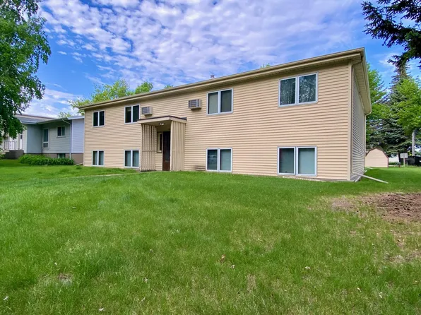 525 Oxford St #3, Grand Forks, ND 58203