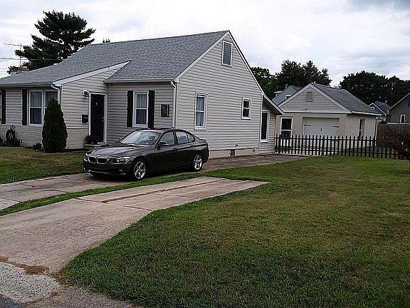 2nd image of 3905 Elmwood St