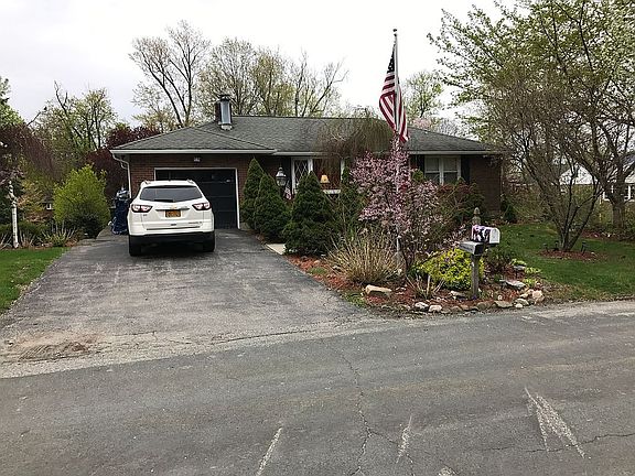 2nd image of 3 Fanewood Dr