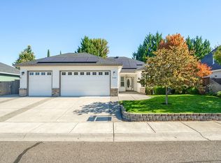 786 Meadowbrook Dr, Central Pt, OR 97502