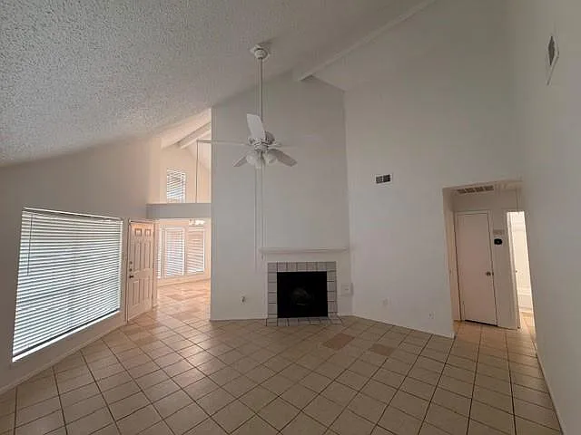 3 bed, 2.0 bath, 1180 sqft, $1,850 — Photo 2