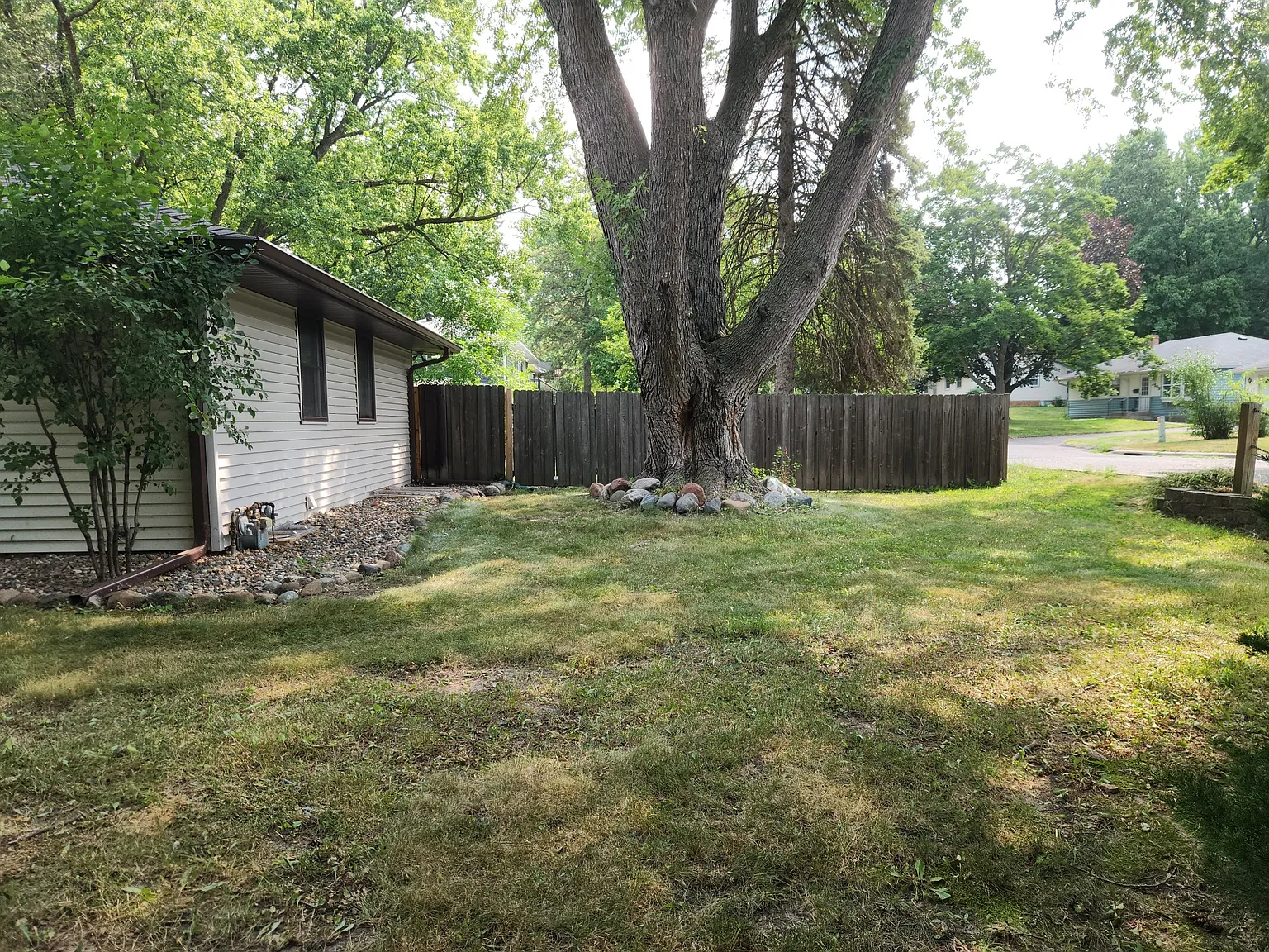 3 bed, 2750 sqft, $2,850 — Photo 2