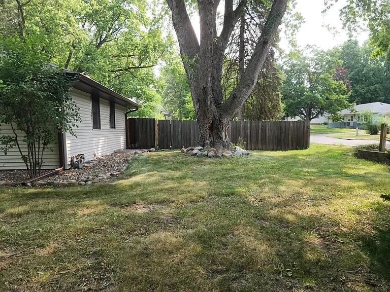 2501 Ford Rd — Photo 2