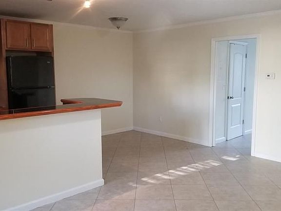 3rd image of 619 N K St APT 1