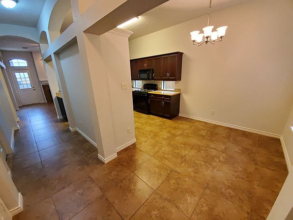 3rd image of 207 Simi Dr