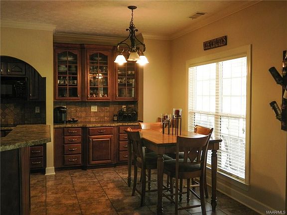 3rd image of 702 Belle Maison Dr