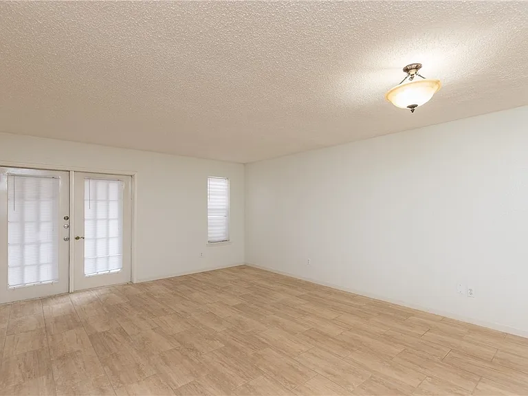 5133 Middlecoff Rd — Photo 24