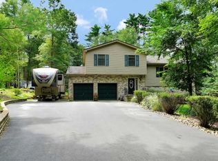 104 Seneca Trl, Dingmans Ferry, PA 18328