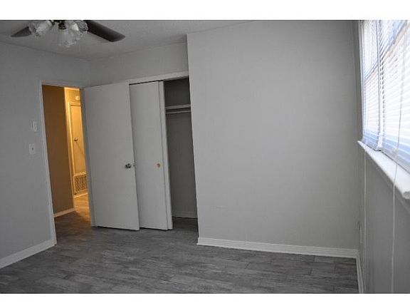 3rd image of 4550 Breakwater Cir