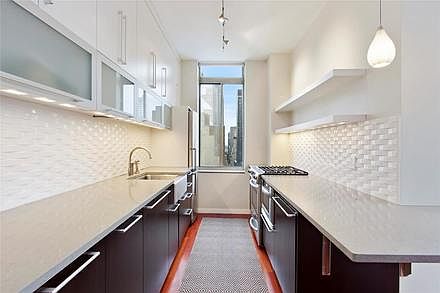 3rd image of 232-236 E 47th St #34E