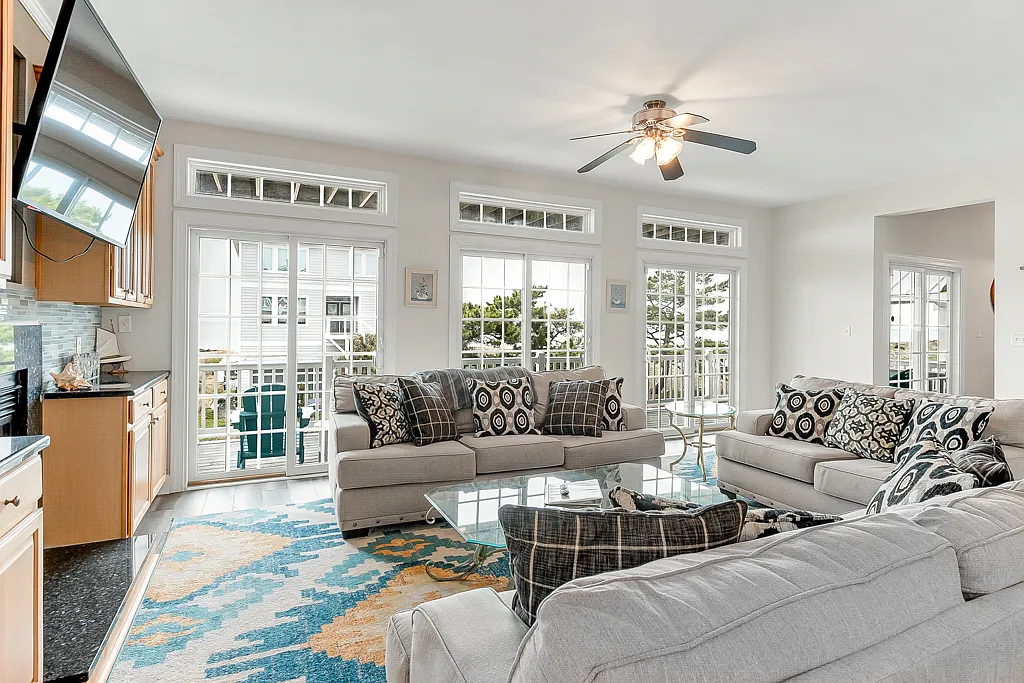 5 bed, 3550 sqft, $5,750 — Photo 4