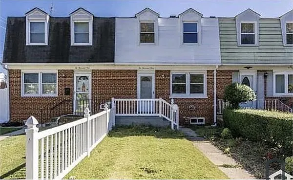 4 bed, $2,700 — Photo 2