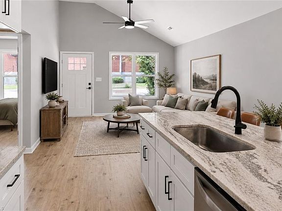 3rd image of 45 Mill St