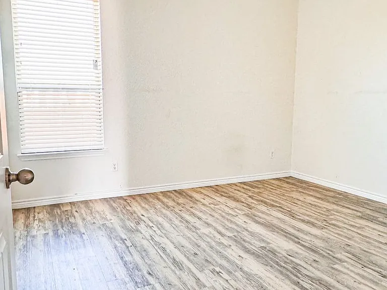 4913 Rose Garden Loop — Photo 8