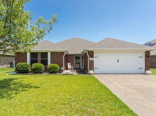 328 Vera Dr, Burleson, TX 76028