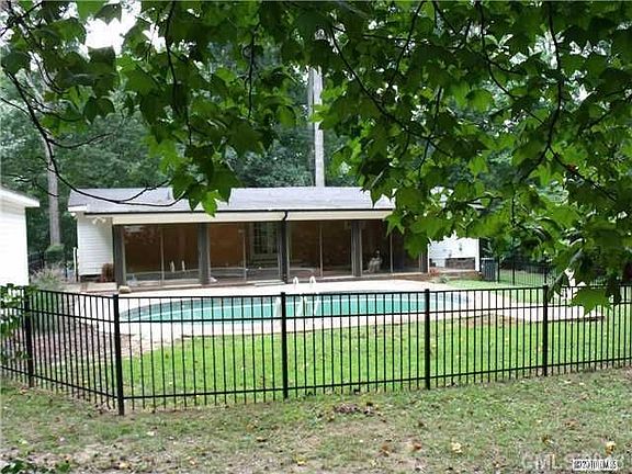 3rd image of 128 Seagrove Ln