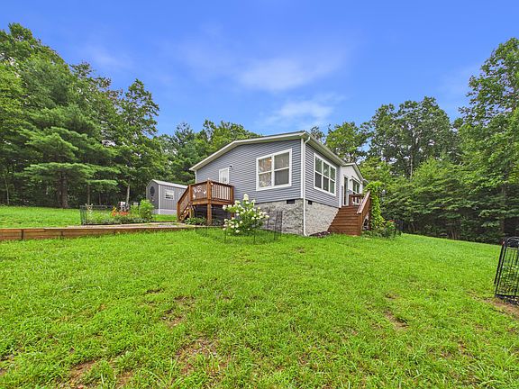 2nd image of 376 Ridge Oak Dr SE