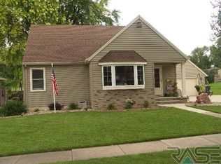 512 W Crawford St, Luverne, MN 56156