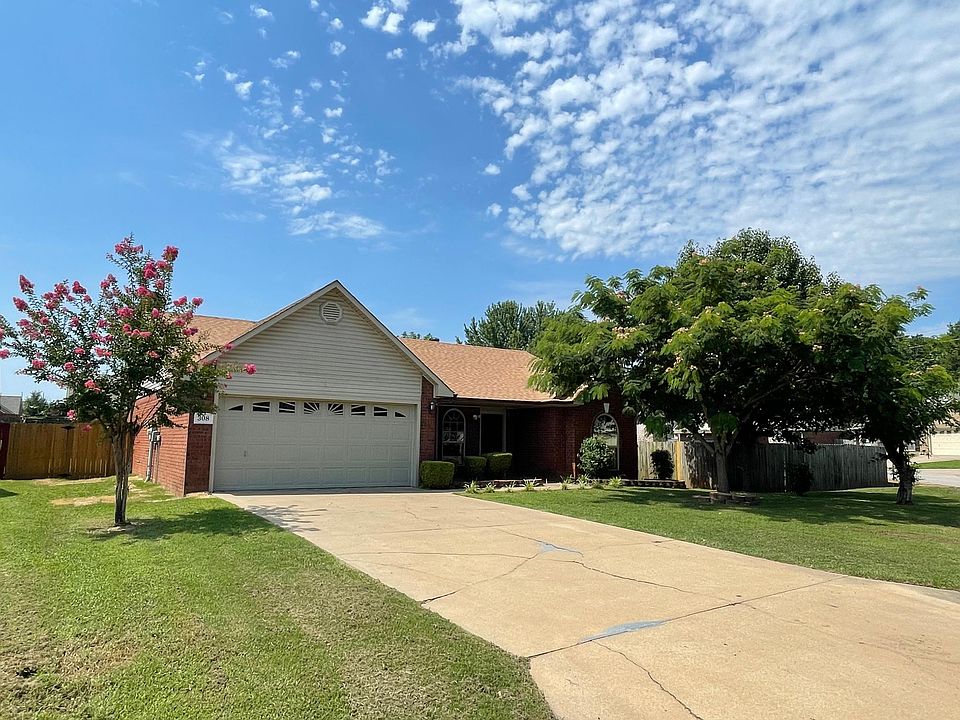1st image of 308 Chateau Dr